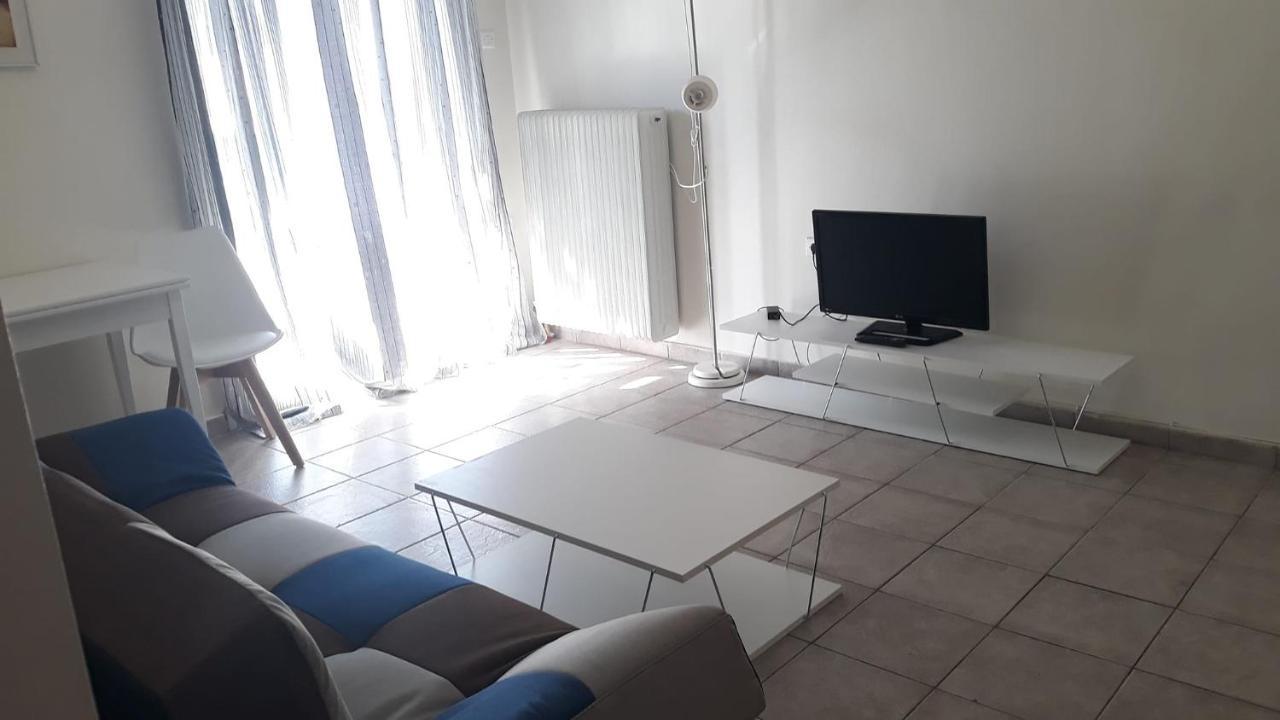Central Apartments Eretria Esterno foto