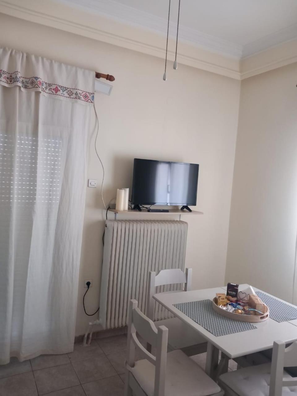 Central Apartments Eretria Esterno foto